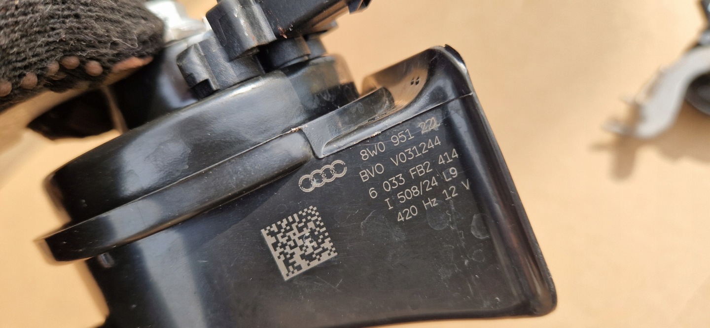 KLAKSON SYGNAL 8W0951221 AUDI A4 B8 Comme Neuf Original