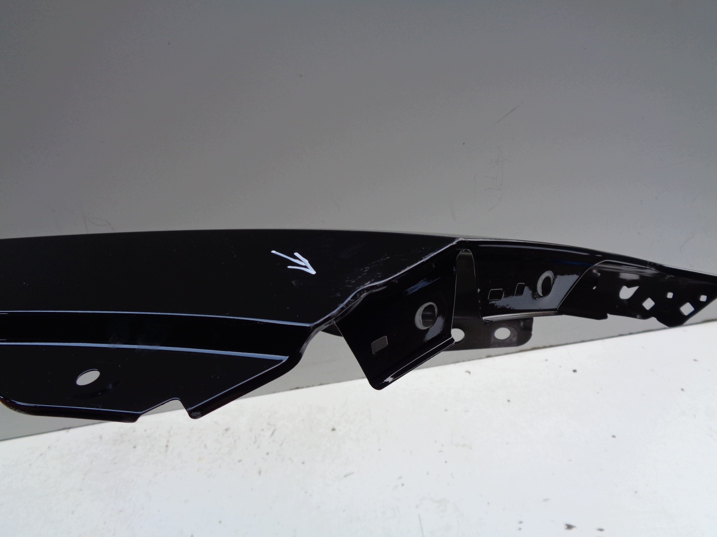fender right front VW TAYRON 57L 24- NR 53019