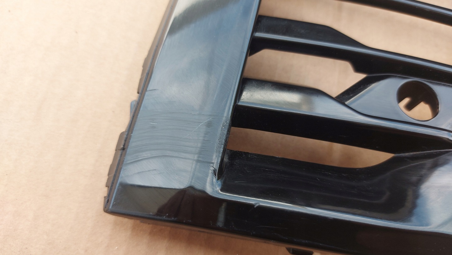 grid spoiler of a bumper right right front front VOLVO XC60 II R-design