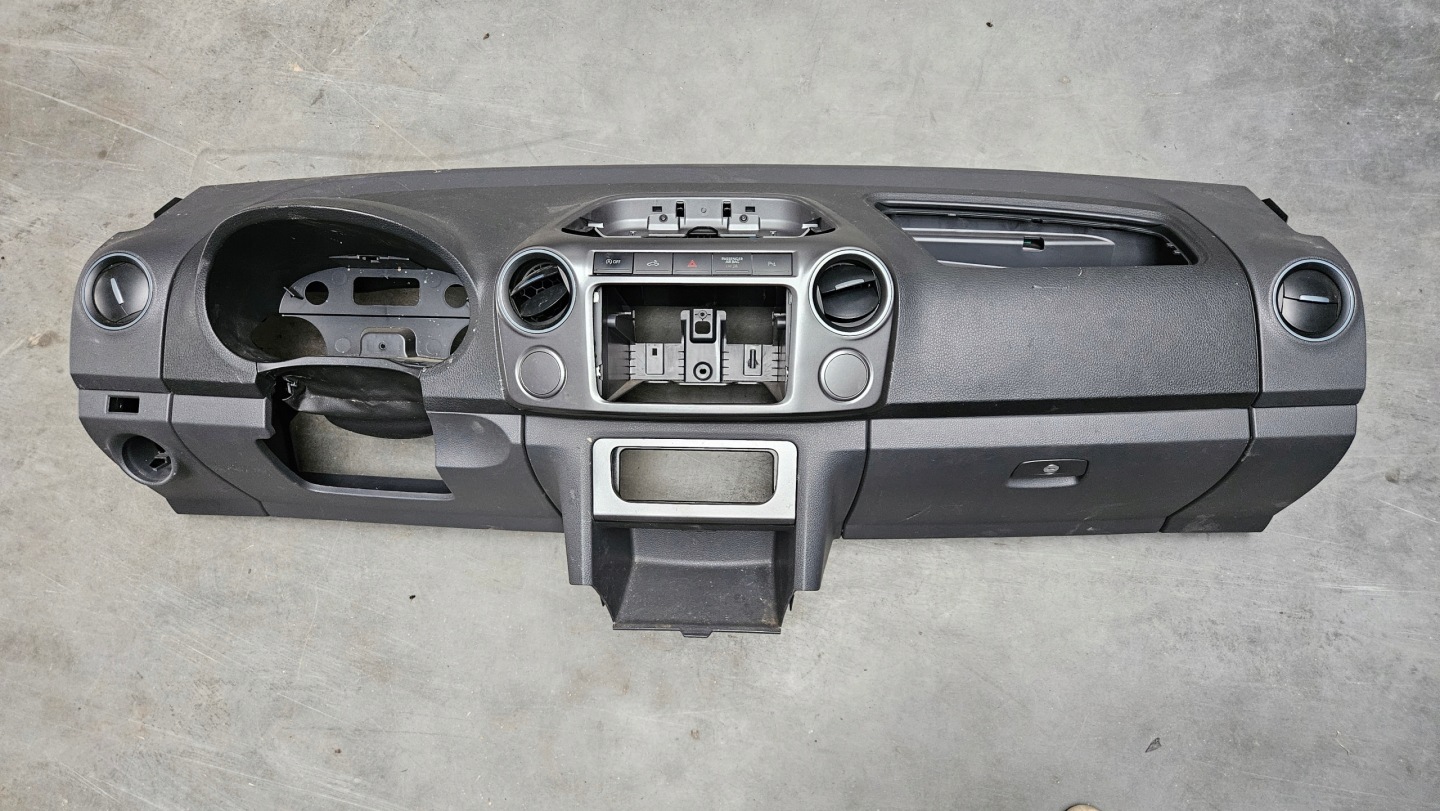 VW AMAROK console dashboard instrument panel cockpit PULPIT