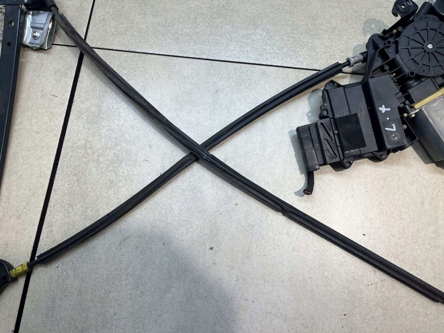window regulator left rear part GALAXY 1.9 TDI FL TR37M3959811