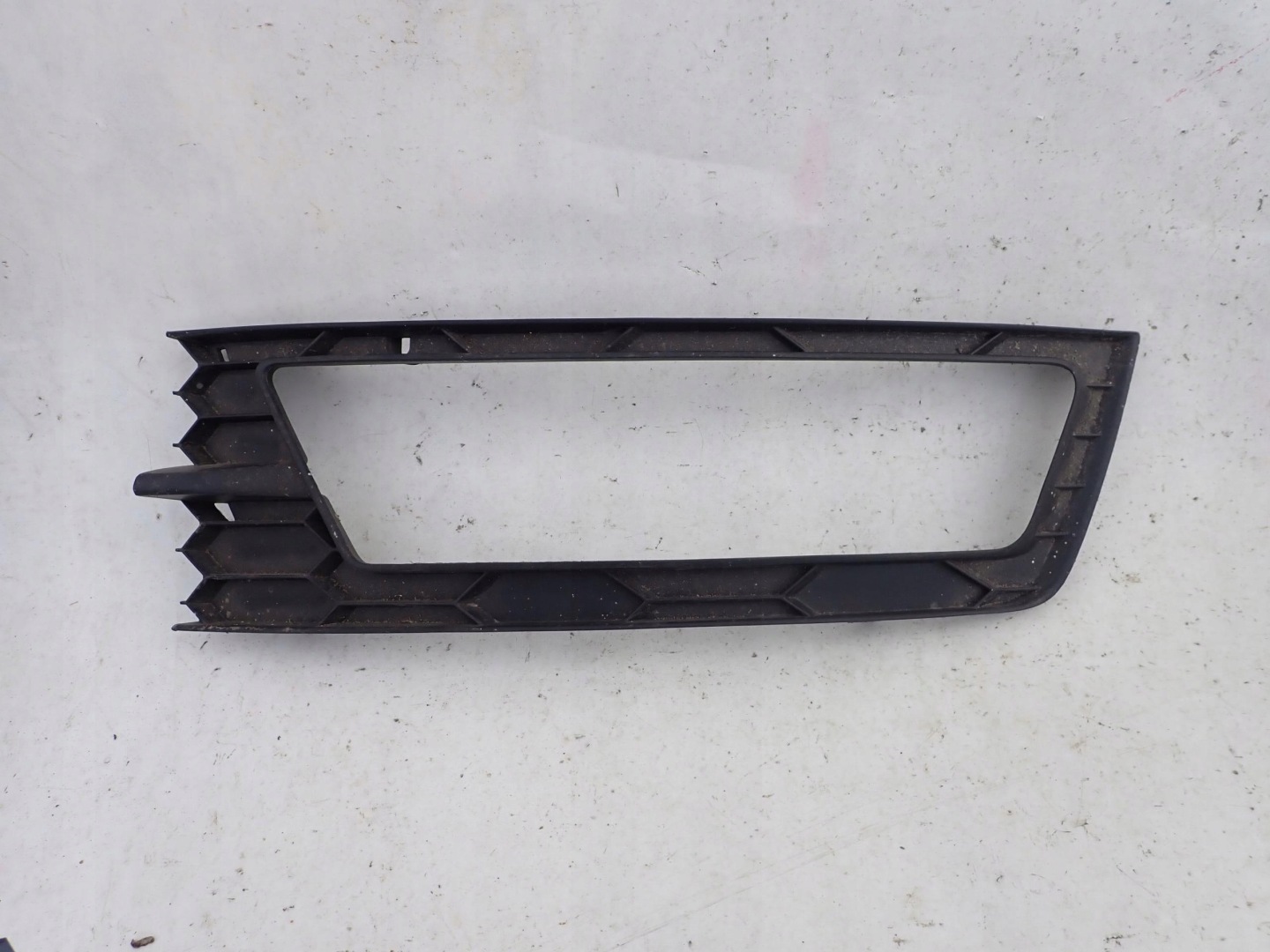 SKODA RAPID 12-16 grid of a bumper left front