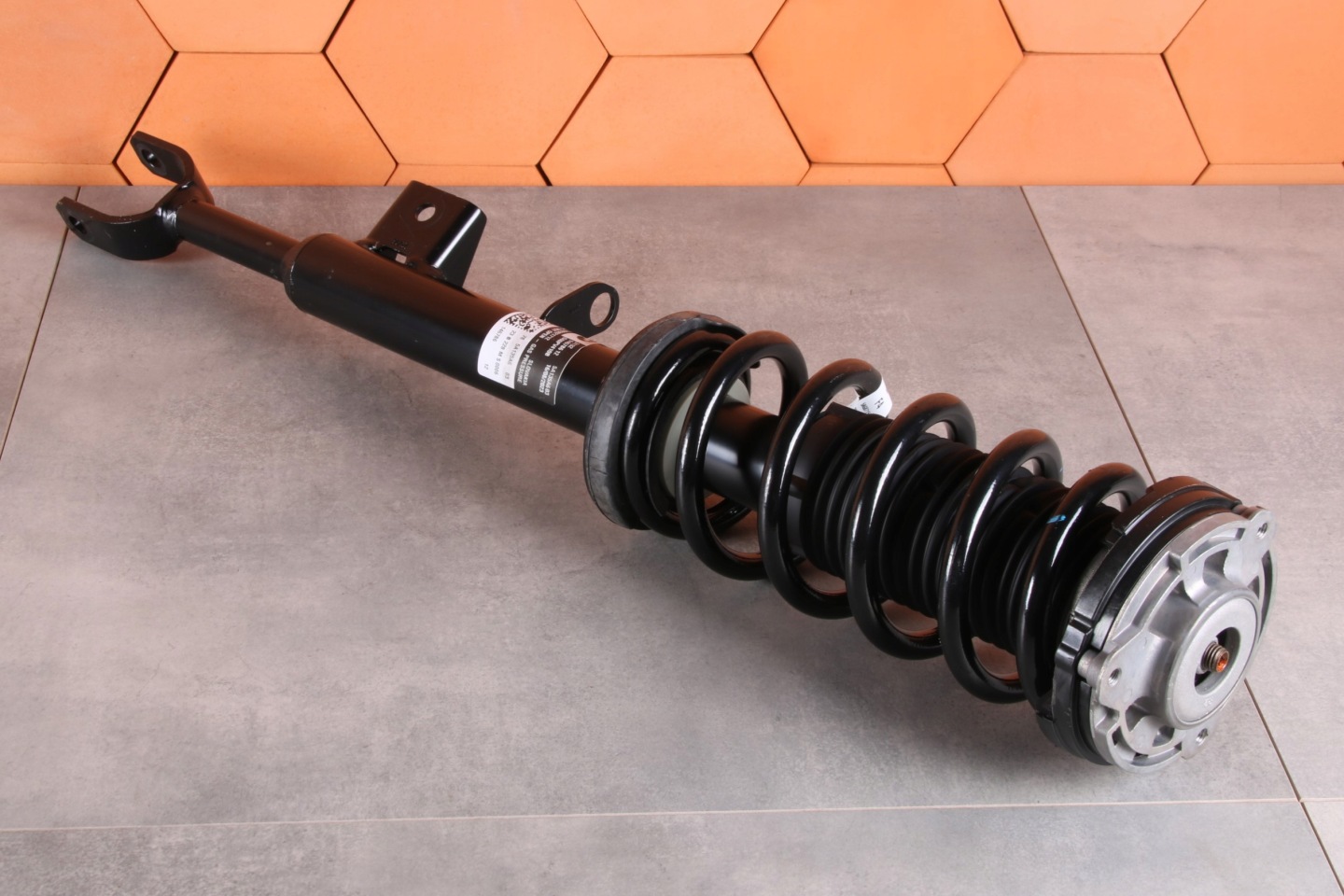 BMW 5 G60 530e B48X shock absorber right front front 5A135A6 8599 km !!!