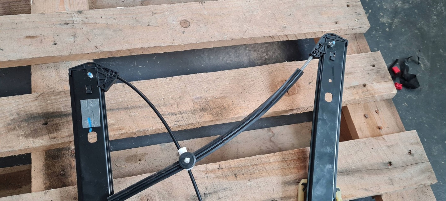 Q3 83A mechanism window regulator right front 83A837462