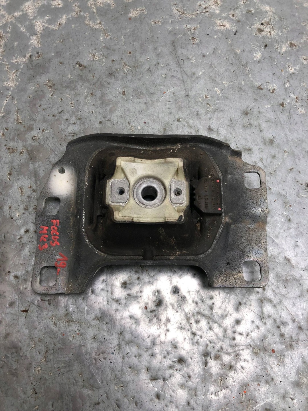 holder engine mount FORD FOCUS MK3 V61-7M121