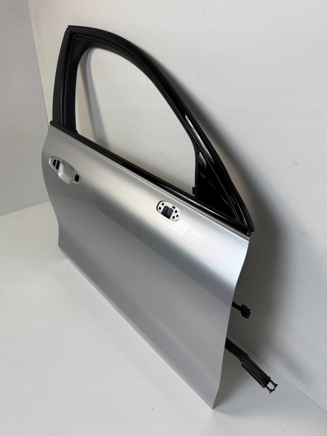 Volvo V60 II 2022 door front right 711 71100