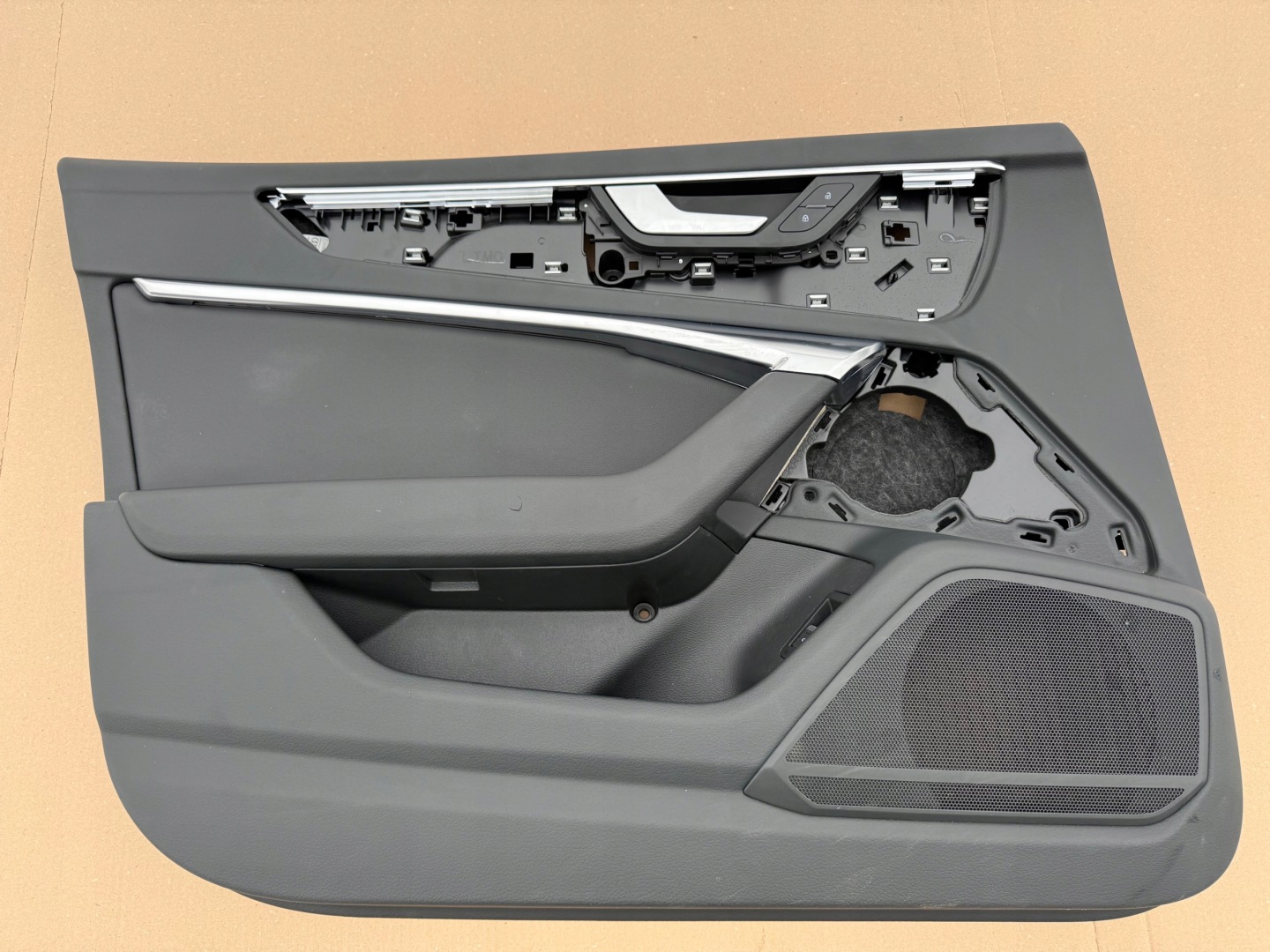AUDI A6 C8 side door upholstery left front front 4K0867117