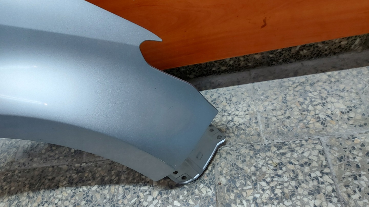 blatník pravý predok predný TOYOTA YARIS IV 20