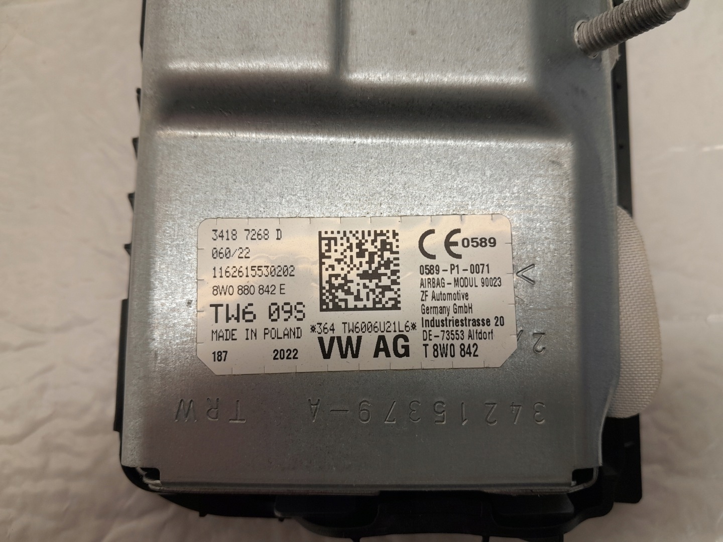 AUDI A4 B9 LIFT pravá kolenny airbag spolujezdce 8W0880842E