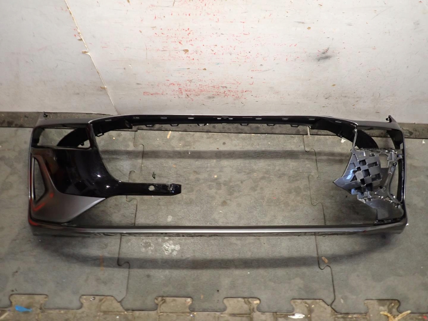 bumper front front AUDI A6 C9 E-TRON 2024- 85E807437H