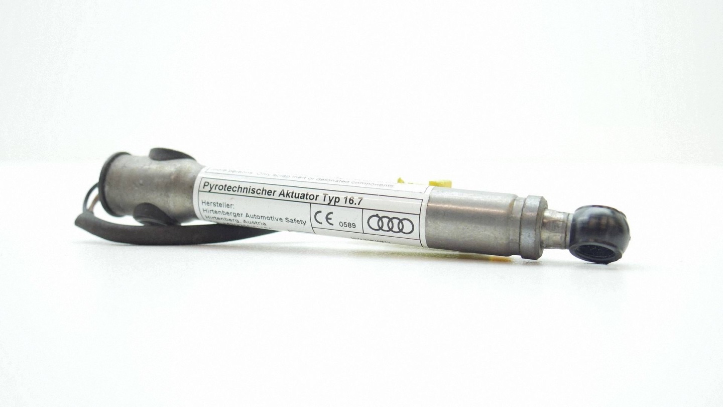 NABOJ PIROTECHNICZNY bonnets AUDI A3 8V 8V0823823F