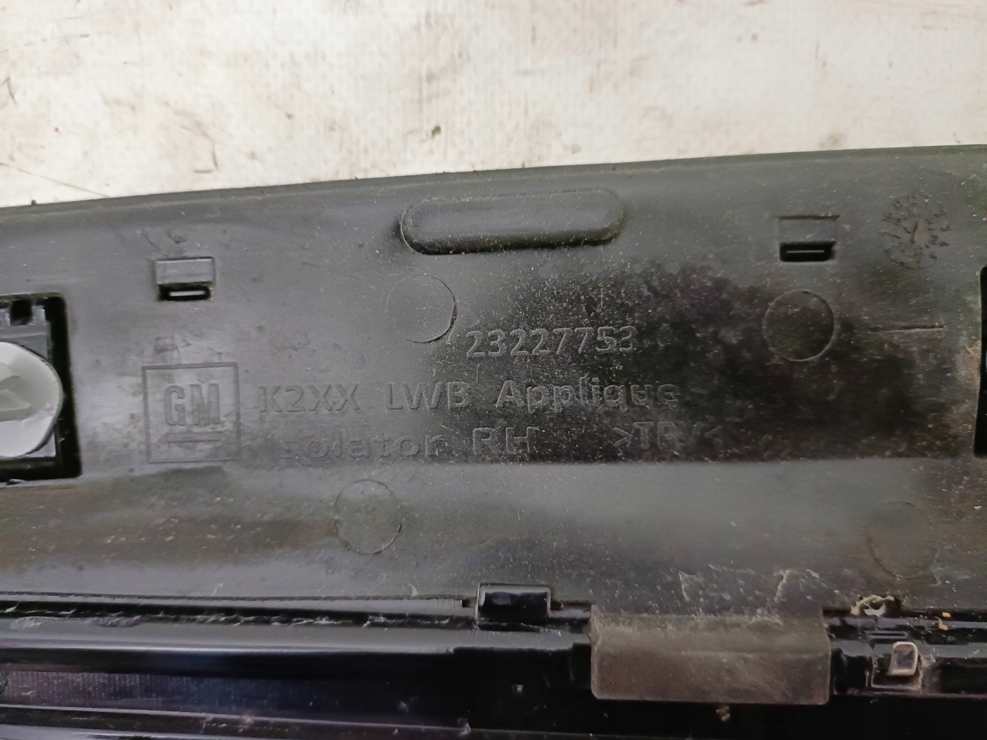 CADILLAC ESCALADE IV 15- moulding front RH 23227753