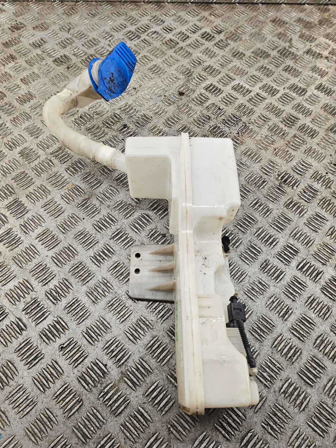 washer fluid tank VW CADDY 2K5955453A