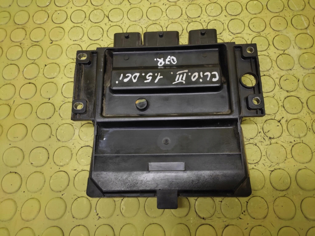 RENAULT CLIO III 1.5 DCI control unit of the engine 8200399038