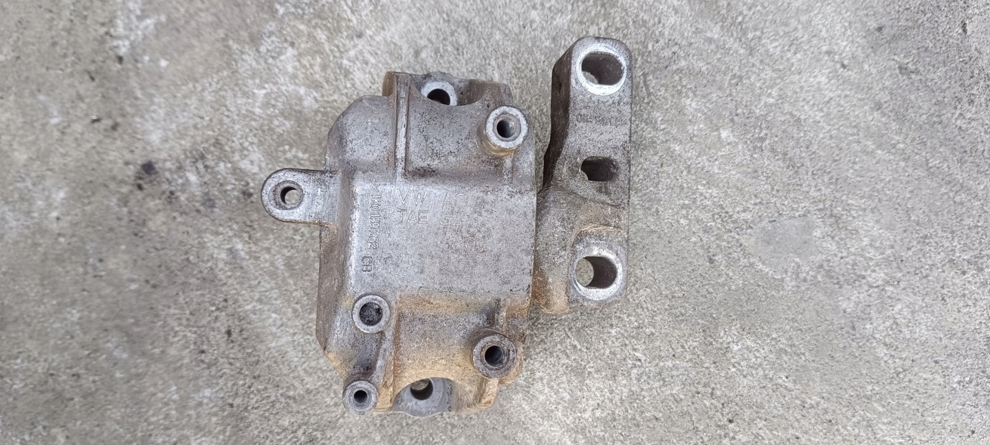 holder engine mount SKODA VOLKSWAGEN 2.0 TDI 1K0199262CB