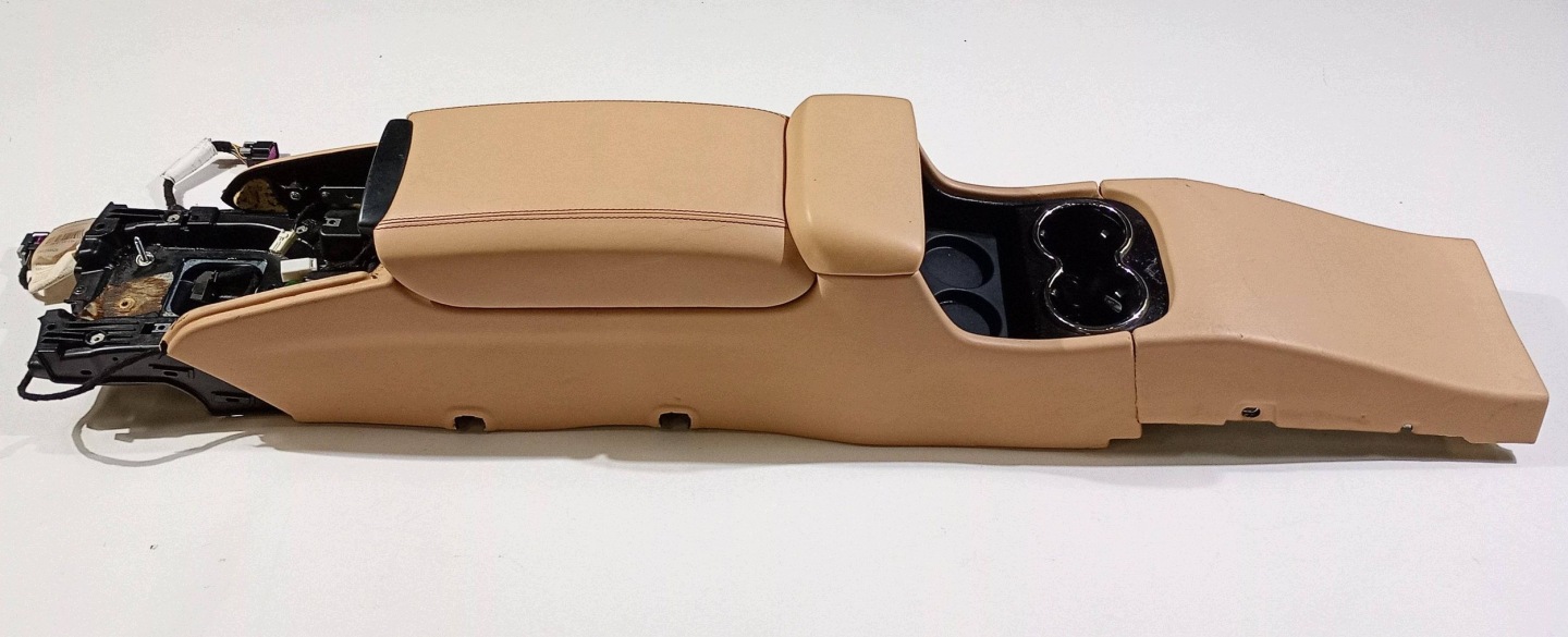 console tunnel central armrest cupholder Maserati GranTurismo 2008