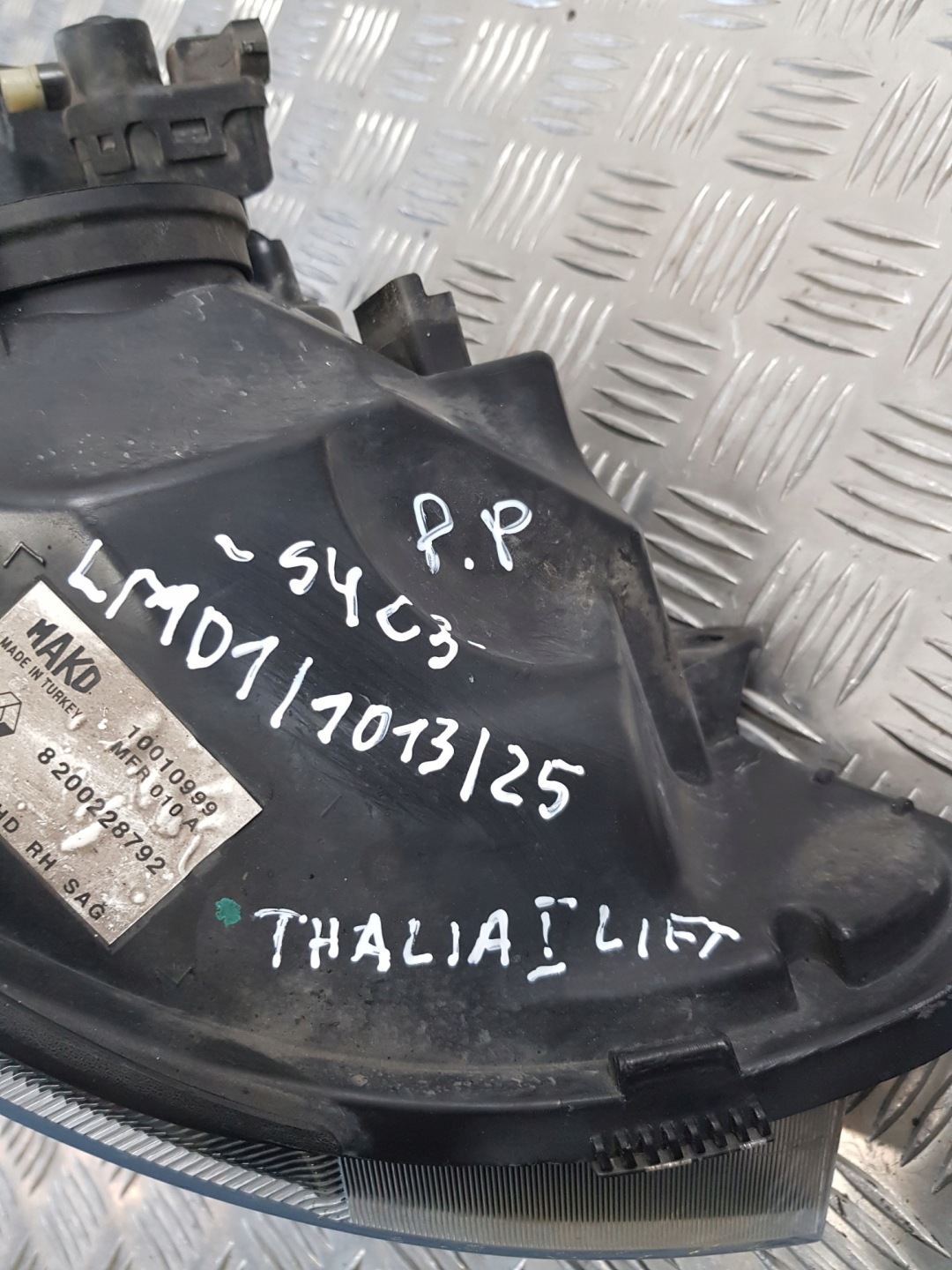light right front 8200228792 RENAULT THALIA and LIFT 04R- EUROPA