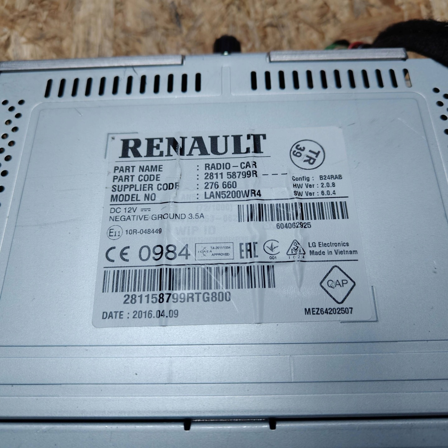 Stacja multimedialna Renault Sandero II 281158799R