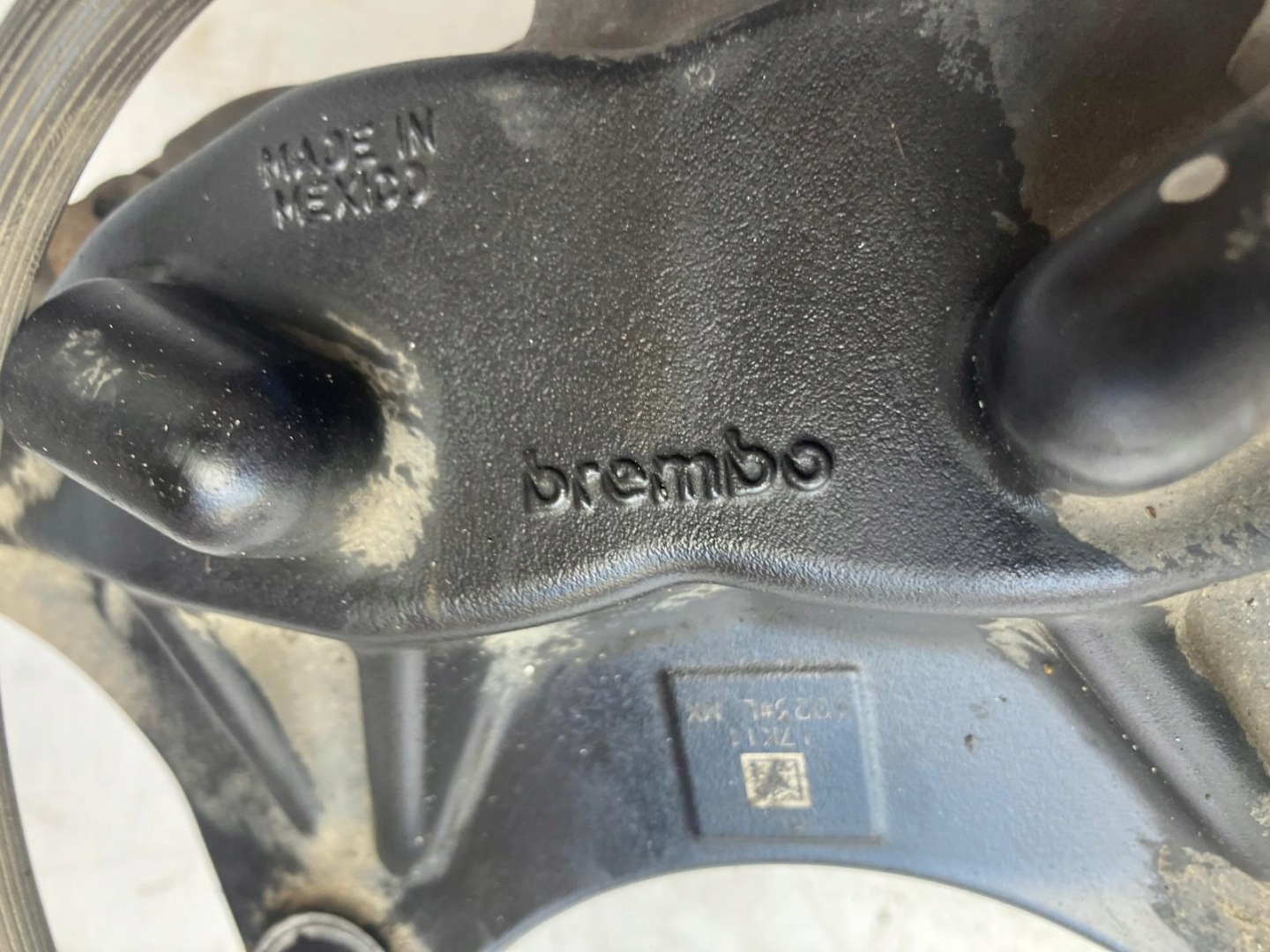 třmen brzdový levý předek TESLA MODEL S BREMBO