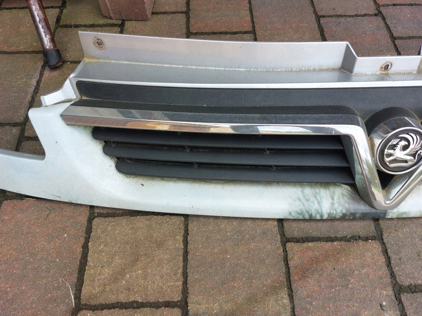grill grille upper radiator OPEL VIVARO 05r