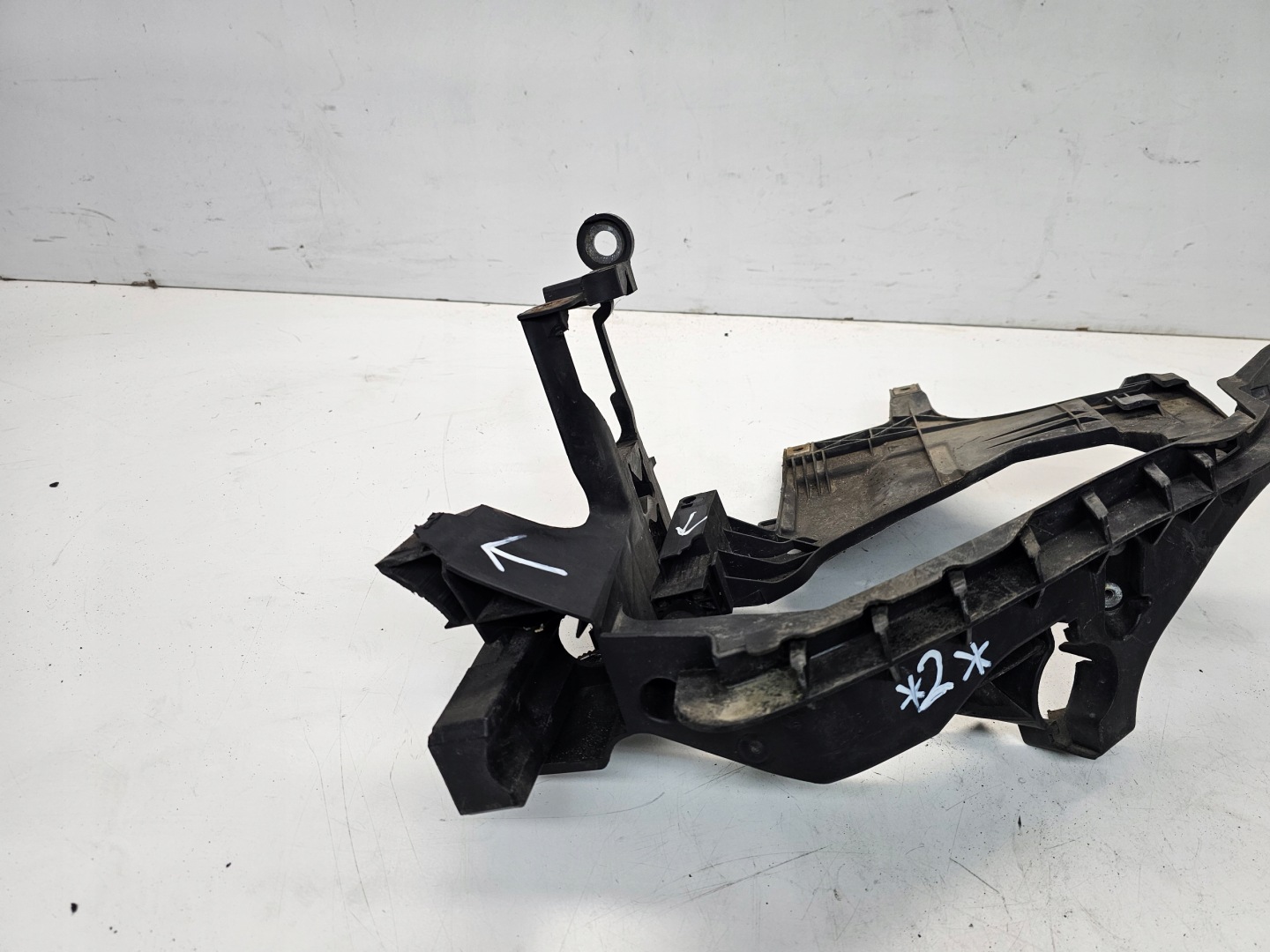 support REFLEKTORA left AUDI A4 B8 LIFT 8K0805607B