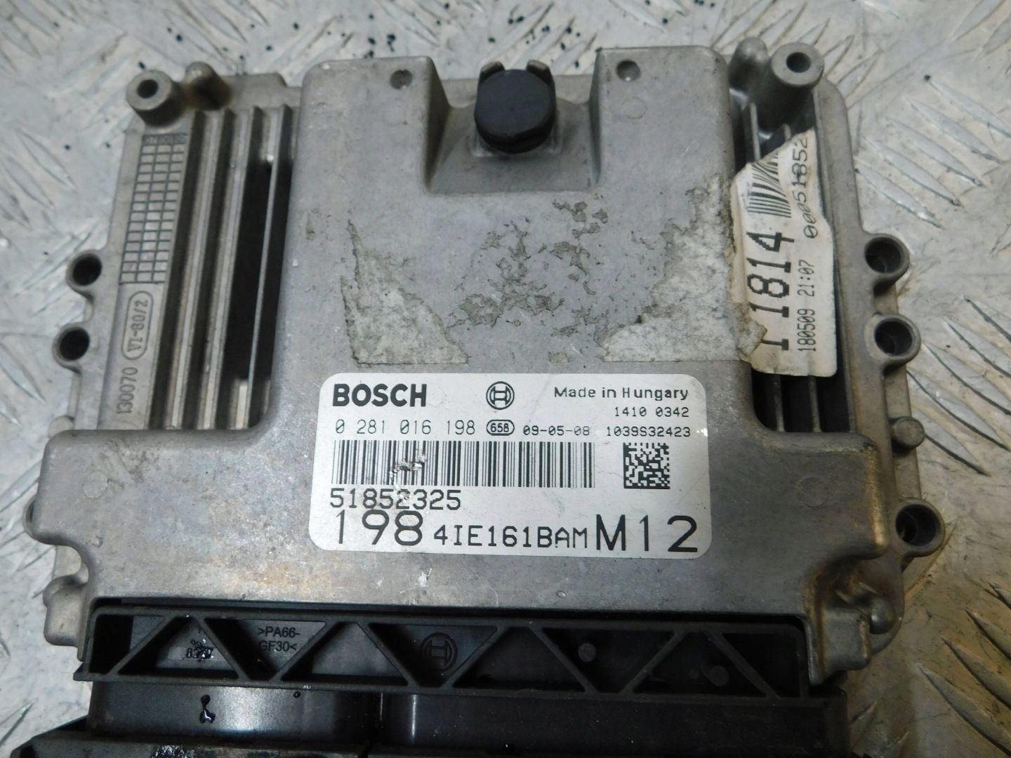 control unit of the engine computer FIAT BRAVO II 1.6 JTD 51852325