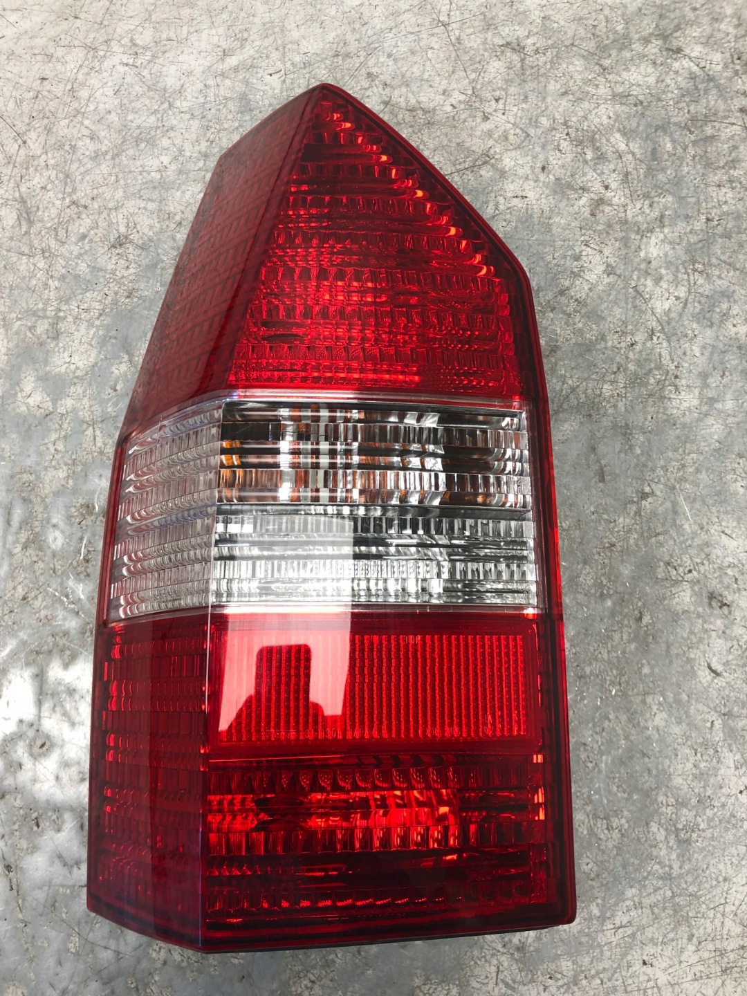 light left rear part MITSUBISHI SPACE WAGON 220-87262