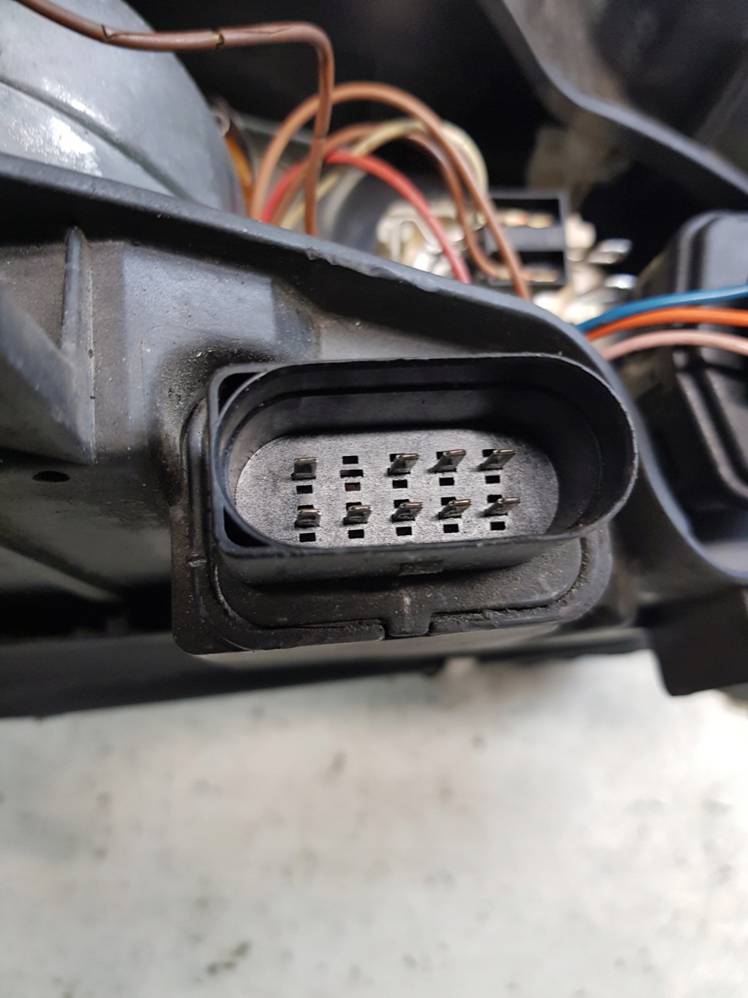 AUDI A6 C5 97-01 XENON light left front REFLEKTOR EU