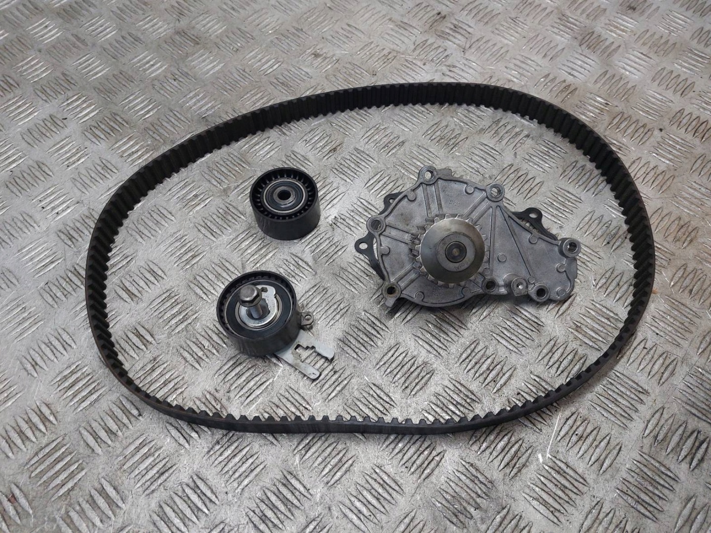 complete gear PASEK + water pump + roll FORD C-MAX and 1.6 TDCI