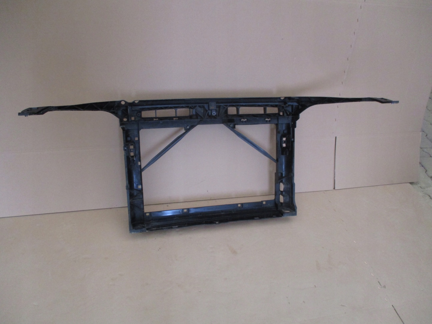 Armature Traverse Skoda Octavia III 5E0805588
