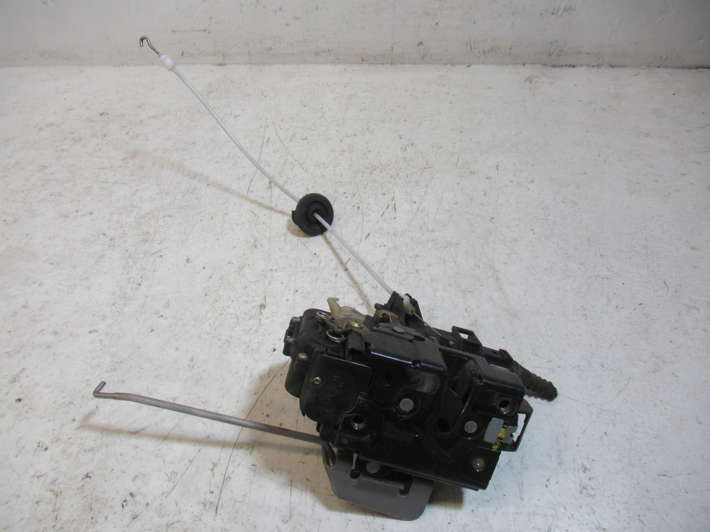 lock door CENTRALNY left front AUDI A4 B6 4B1837015G
