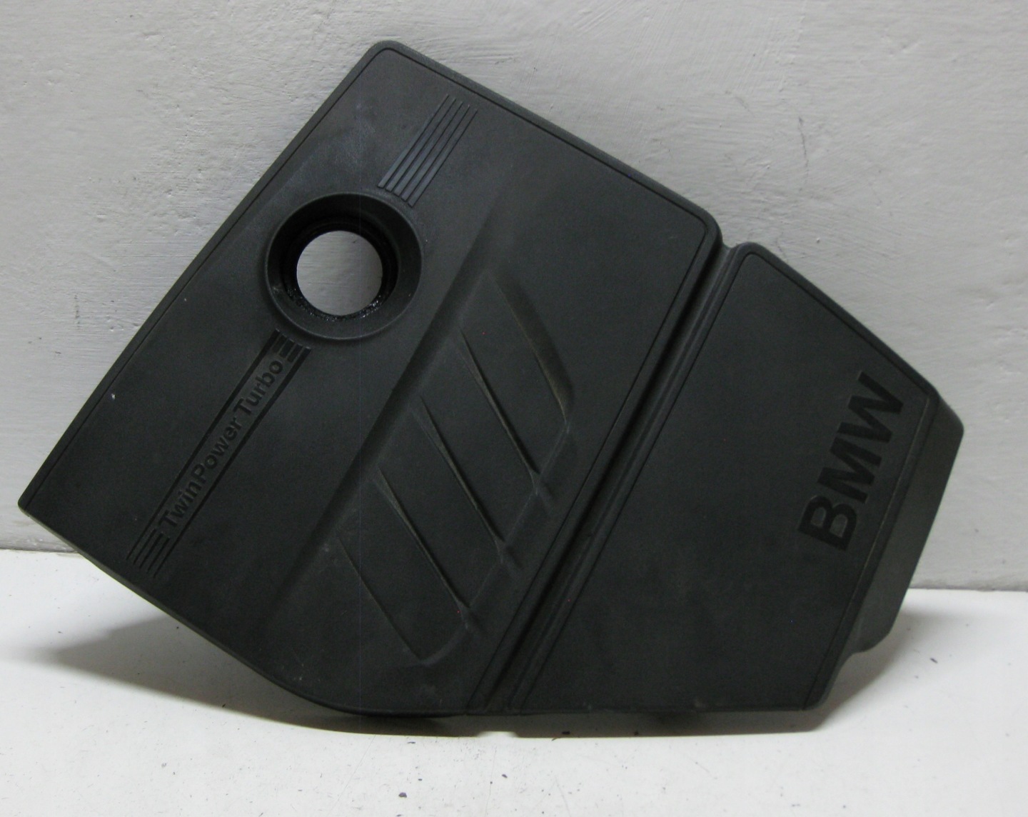 BMW F20 1.6i 14R engine housing cover 7608117