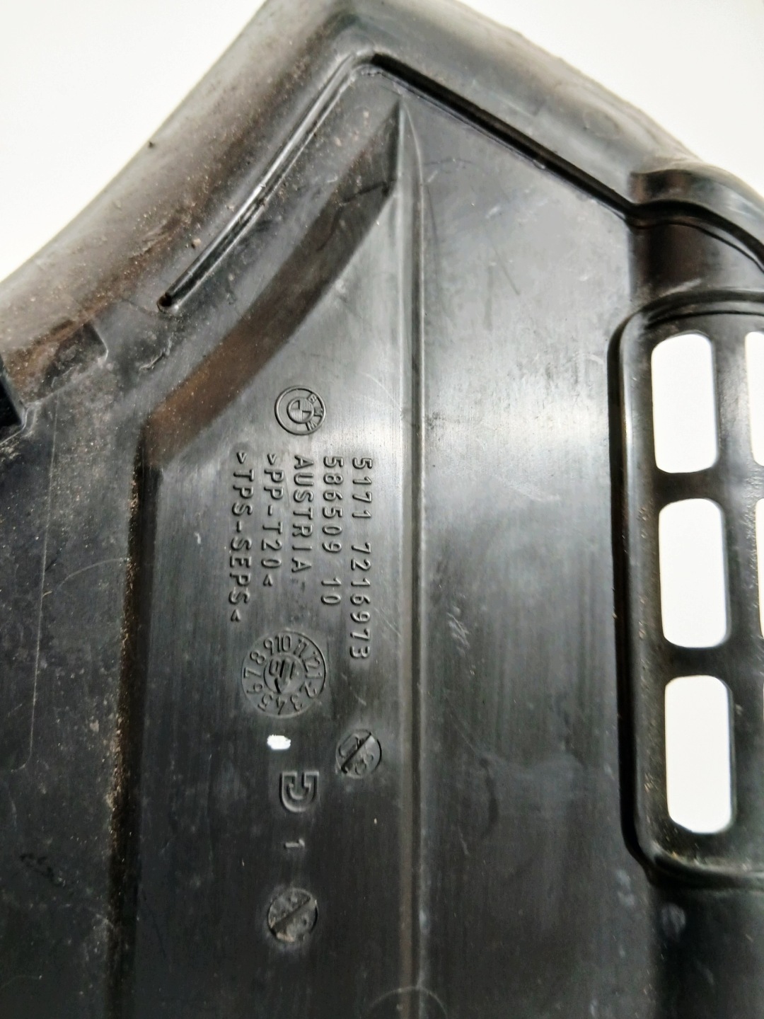 cover under the window left BMW F02 7216973 EU