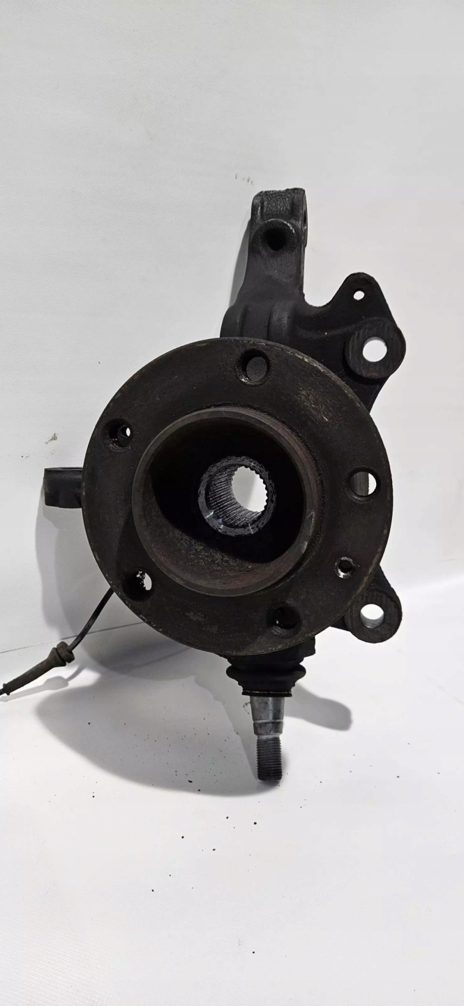 otoč čepu pravý předek NISSAN NV400 10-24