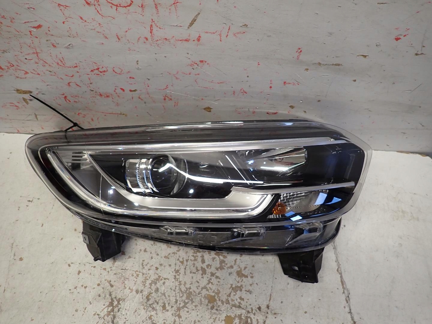 light front front right RENAULT KADJAR LED 2015- 260104607