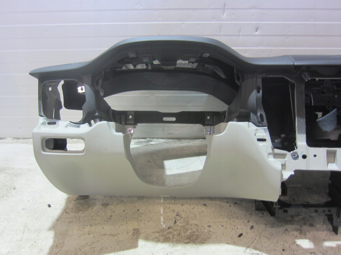 VOLVO XC60 II console distribution dashboard HEAD UP JASNA grey original