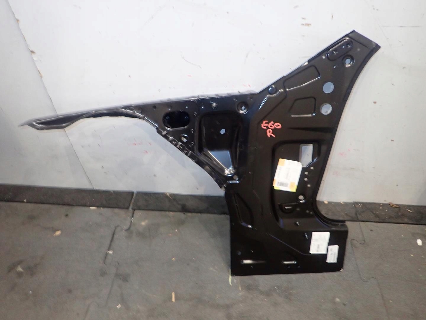 DZWIGAR PODPOROWY WNEKI ROUES DROITE BMW 5 E60 E61
