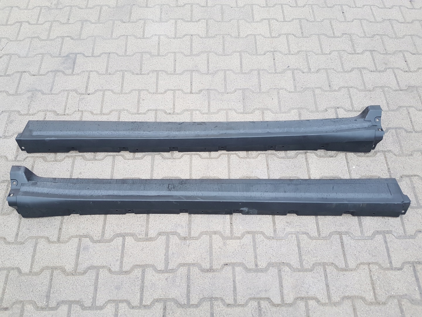 MASERATI LEVANTE moulding threshold left