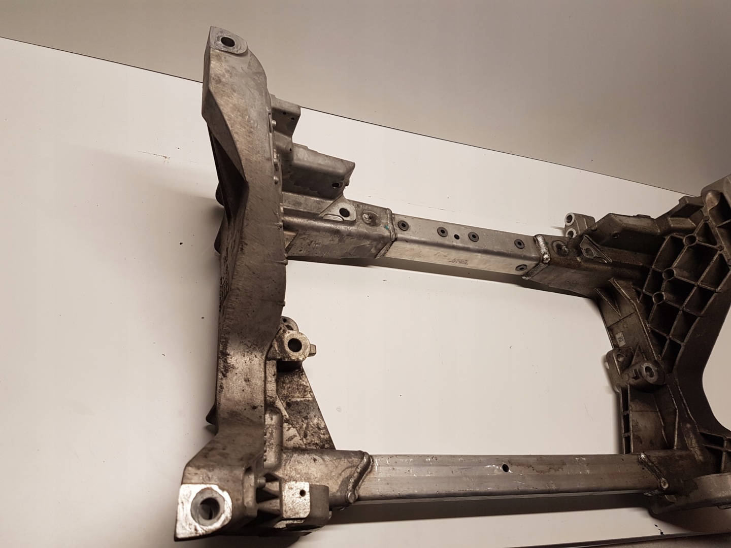 axle beam subframe front MASERATI LEVANTE 670034761
