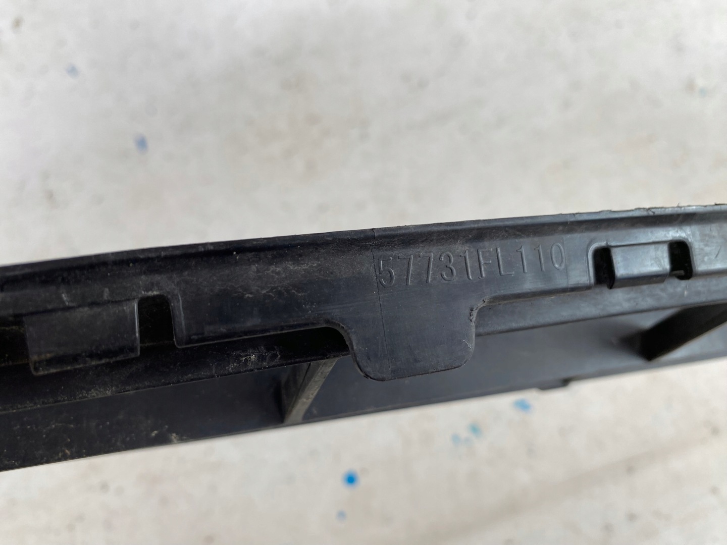 SUBARU XV 17- grid central of a bumper front 57731FL110
