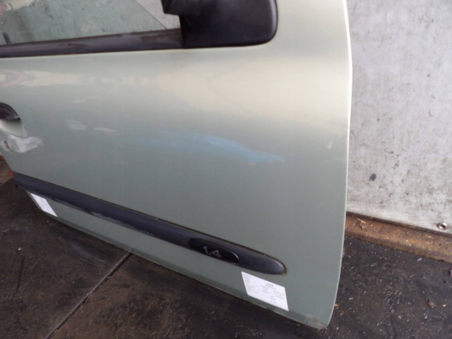 Renault Thalia and door front right lak. NV931