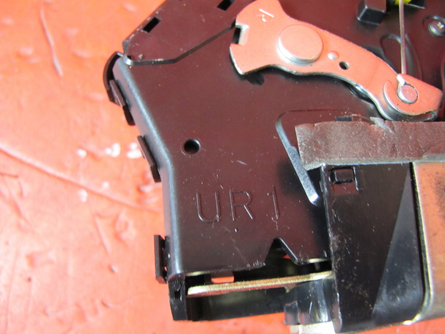 COROLLA VERSO II lock door right front 2 PIN EU