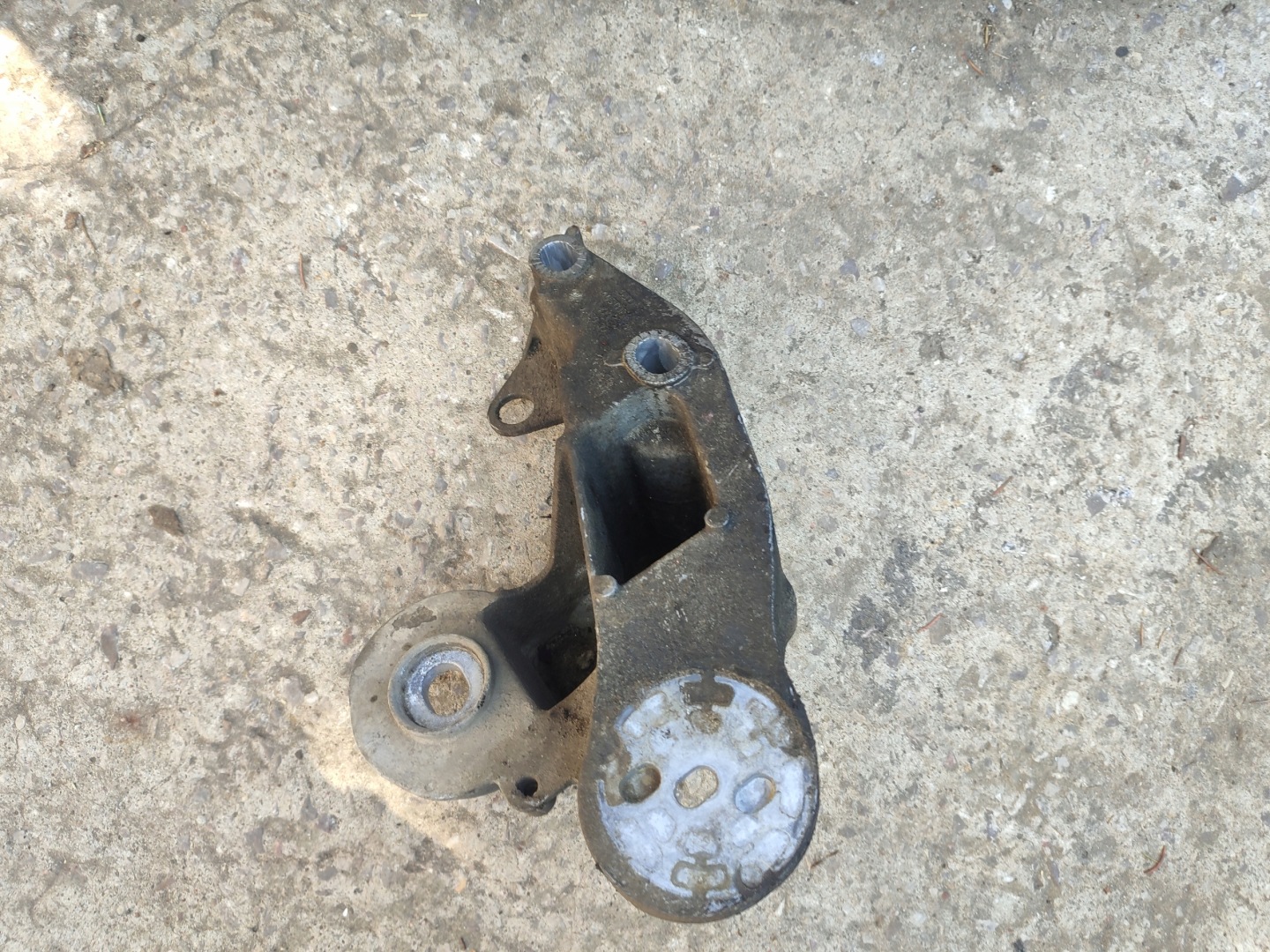 AUDI A6 C6 3.0 TDI holder engine mount left 4F0199351S
