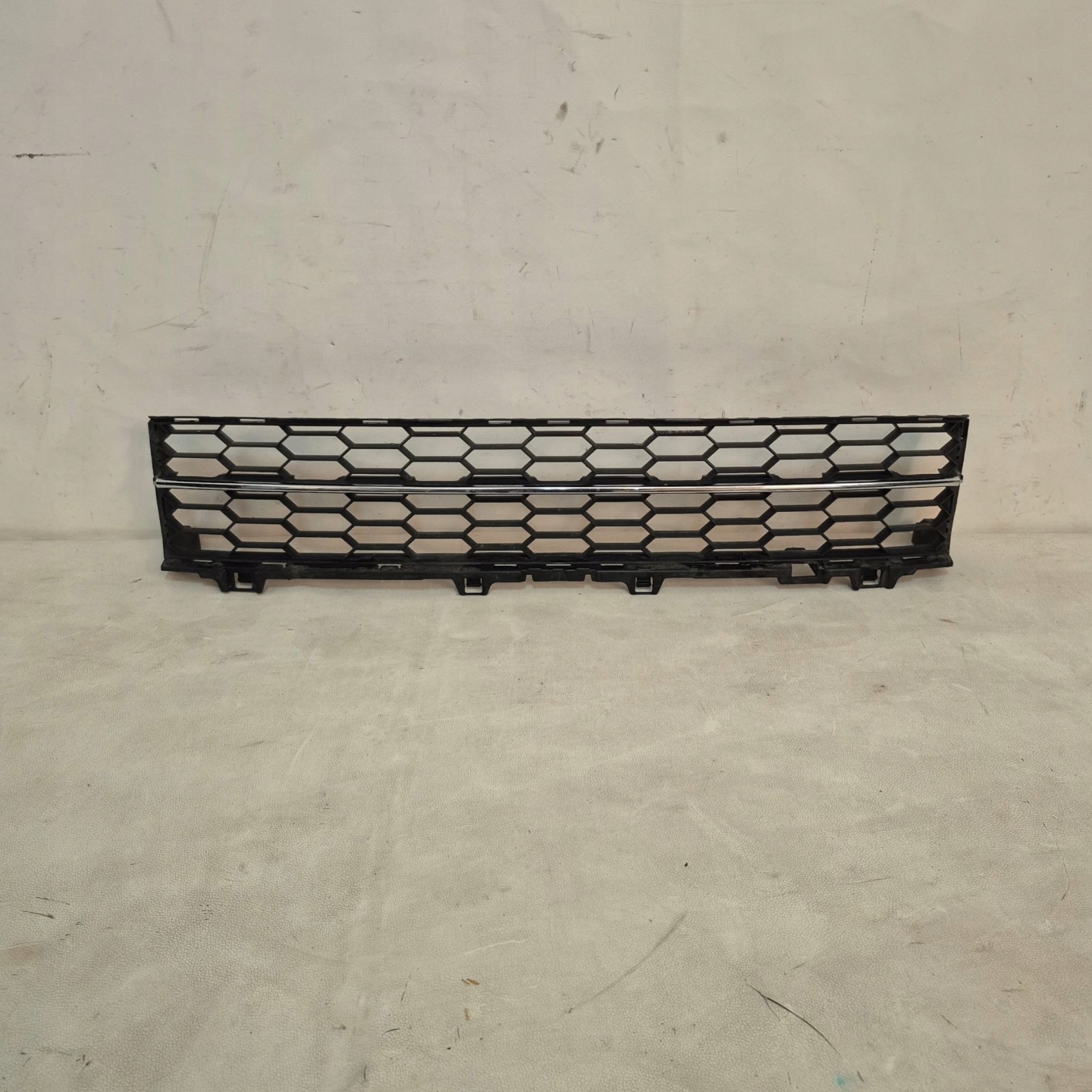 SKODA SUPERB III 15r. -> grid of a bumper central front 3V0853677