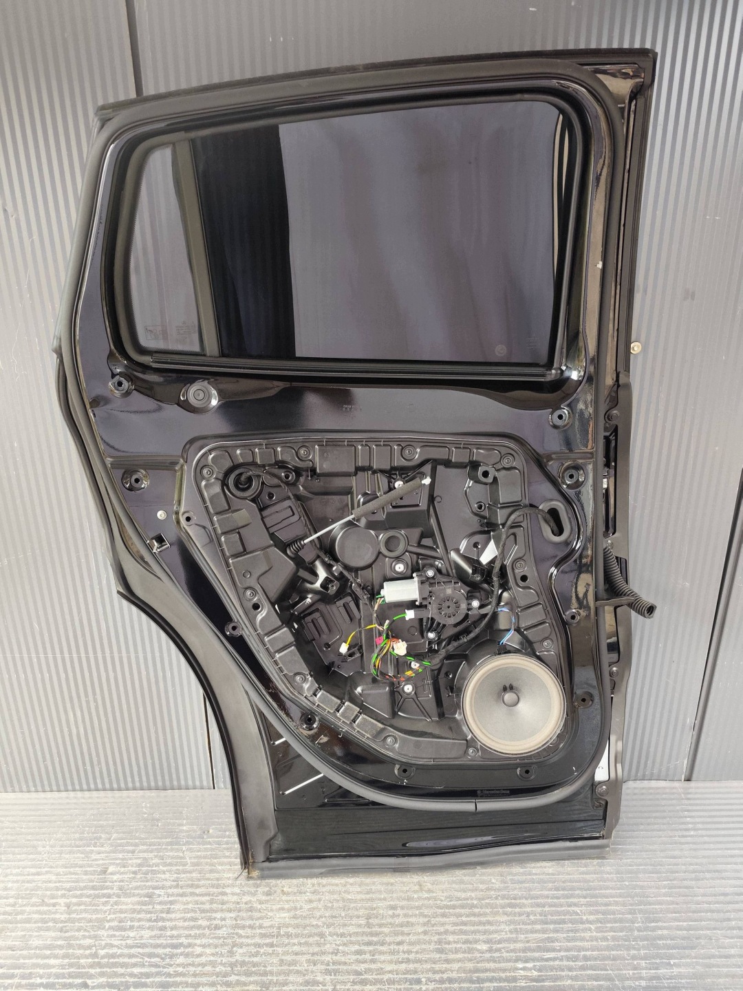MERCEDES GLA 247 door rear. left complete DEMONTAZ