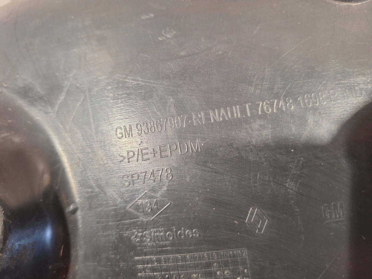 mudguard right rear part 767481698R RENAULT TRAFIC III VIVARO B 14