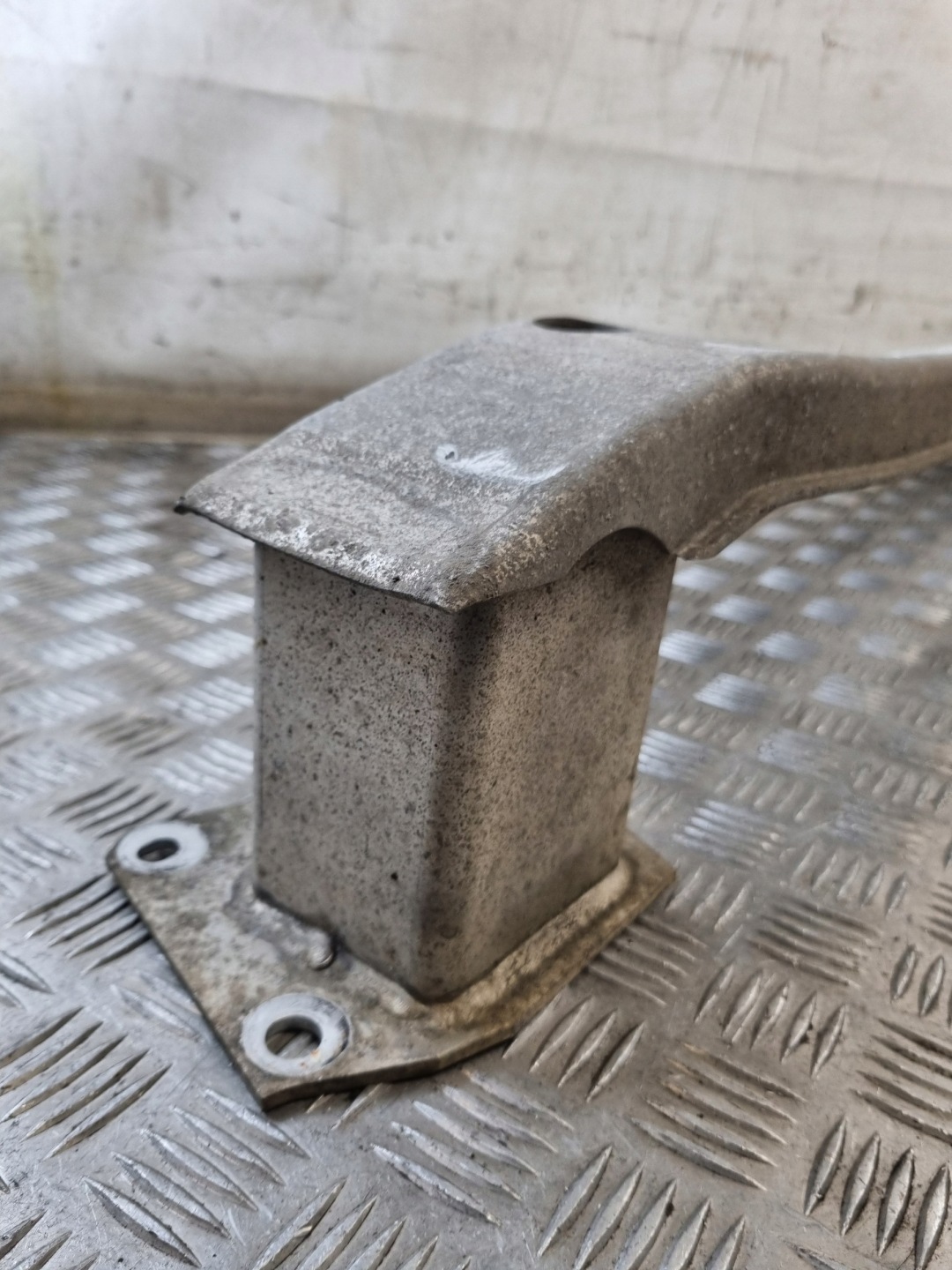 bumper support rear part rear pillar OPEL ASTRA 5 V K KOMBI