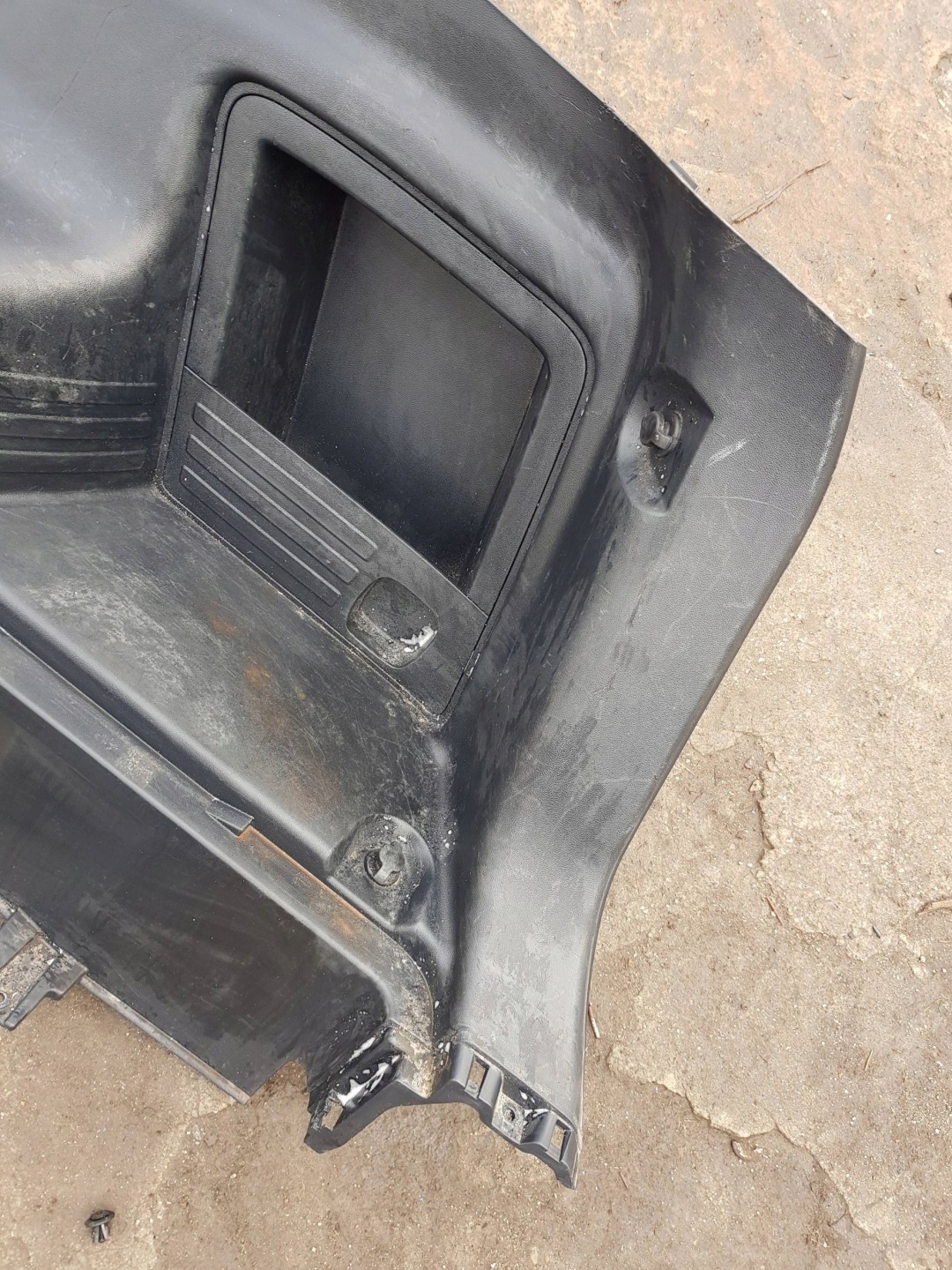 HYUNDAI IX35 right boot upholstery 09-13R