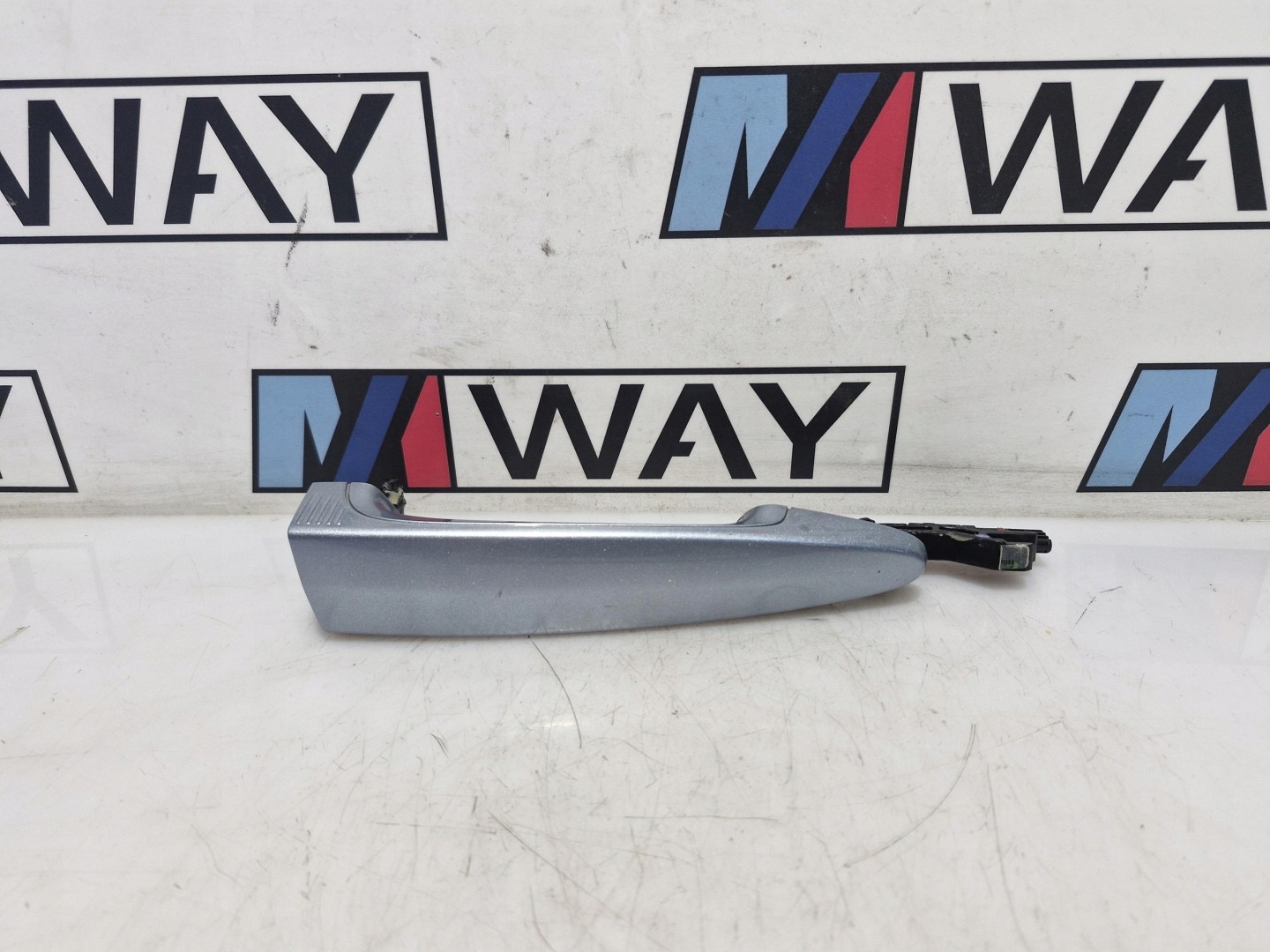 7138354 BMW E90 E91 E92 holder handle door right rear part 896