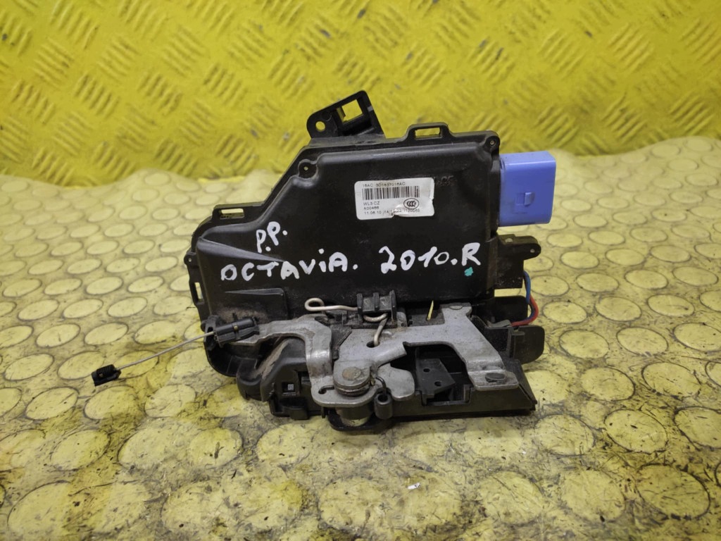 SKODA OCTAVIA II lock door right front 3D1837016AC